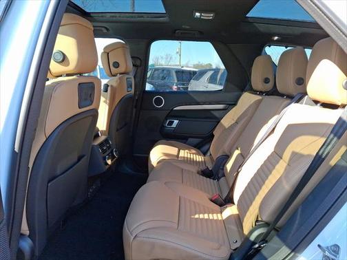 2025 Land Rover Discovery P360 Dynamic SE