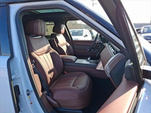 2025 Land Rover Range Rover P530 SE