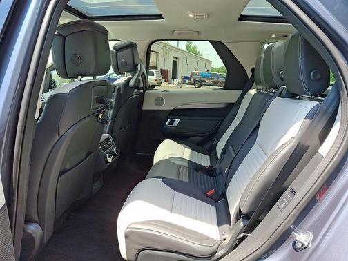 Varesine Blue Metallic 2025 Land Rover Discovery P360 Dynamic SE