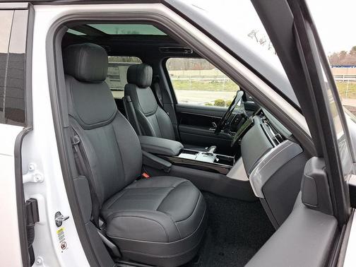 2025 Land Rover Range Rover P400 SE
