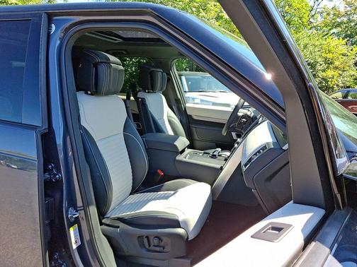 2024 Land Rover Discovery P300 Dynamic SE