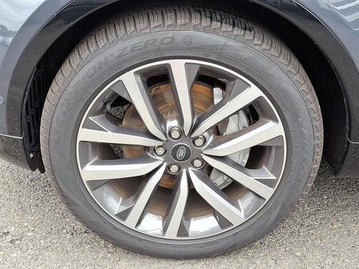 2024 Land Rover Discovery P300 Dynamic SE
