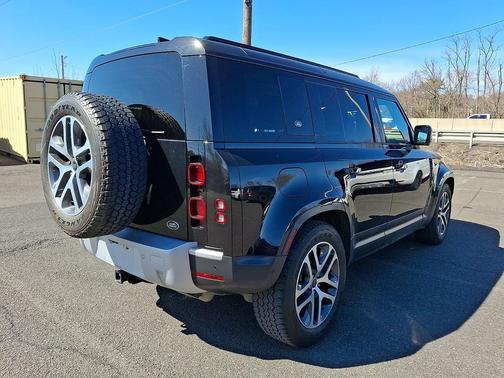 2020 Land Rover Defender 110 SE
