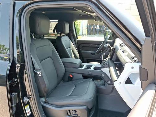 2025 Land Rover Defender 110 P500 X-Dynamic SE