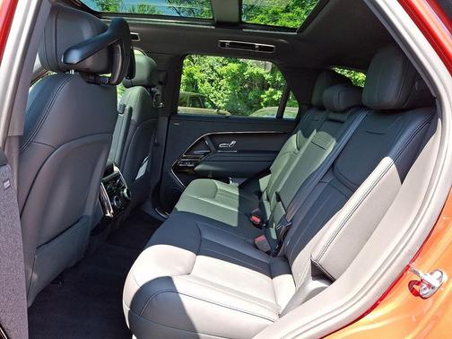 Firenze Red Metallic 2025 Land Rover Range Rover Sport SE