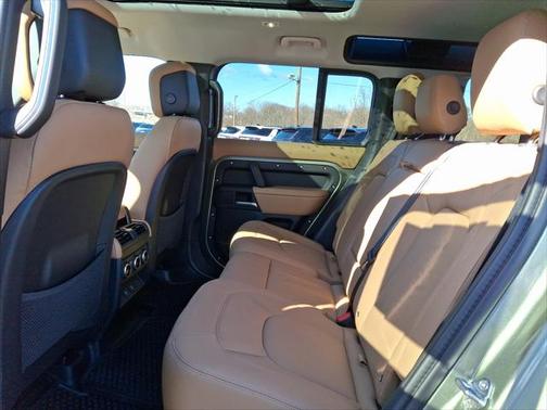 2025 Land Rover Defender 110 P400 X-Dynamic SE