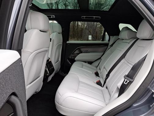 2026 Land Rover Range Rover Sport SE