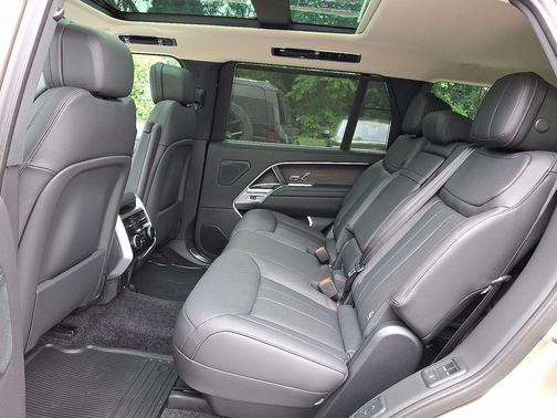 2025 Land Rover Range Rover P400 SE 7 Seat