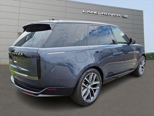 2025 Land Rover Range Rover P550e SE