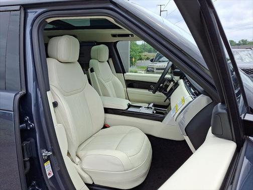 2025 Land Rover Range Rover P550e SE