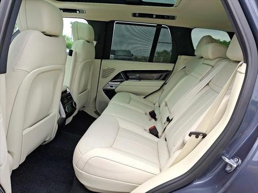 2025 Land Rover Range Rover P550e SE