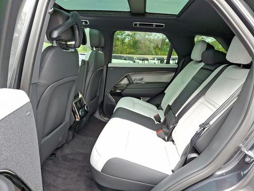 2025 Land Rover Range Rover Sport SE