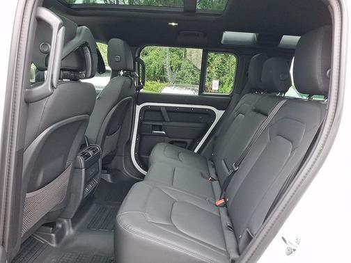 Fuji White 2026 Land Rover Defender P400 X-Dynamic SE