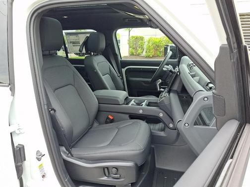 Fuji White 2026 Land Rover Defender P400 X-Dynamic SE
