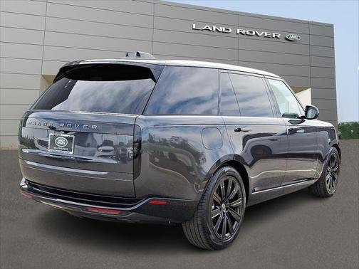 2025 Land Rover Range Rover P400 SE 7 Seat