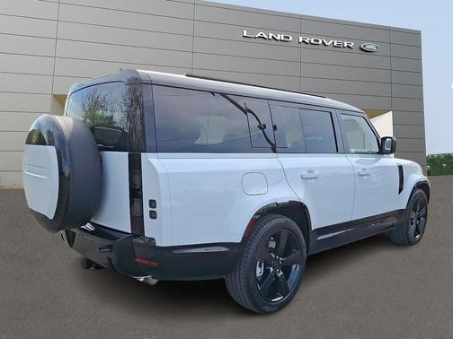 Fuji White 2026 Land Rover Defender X-Dynamic SE