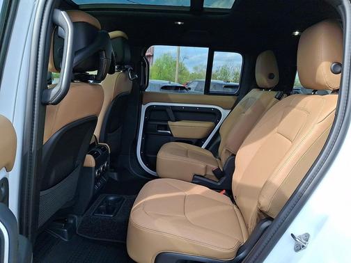 Fuji White 2026 Land Rover Defender X-Dynamic SE