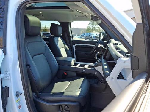 2025 Land Rover Defender 110 P300