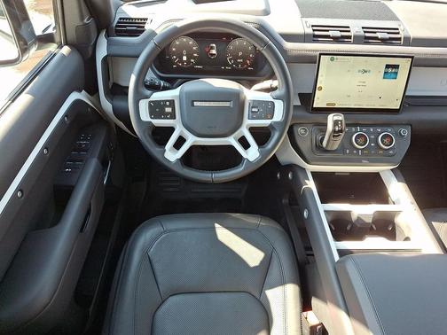 2025 Land Rover Defender 110 P300
