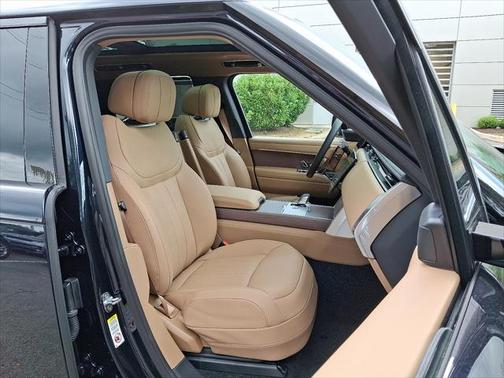 2025 Land Rover Range Rover P550e SE