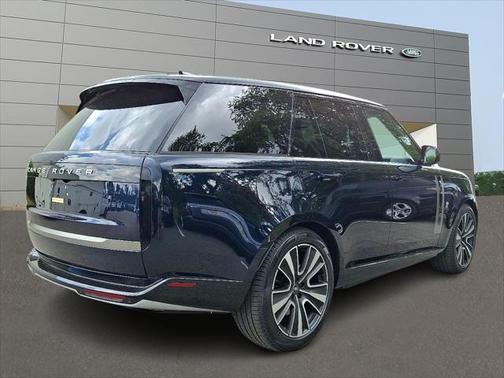 2025 Land Rover Range Rover P550e SE