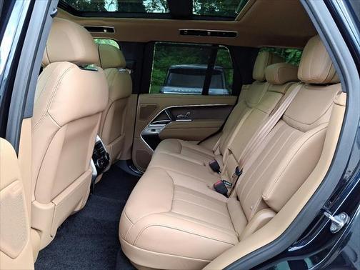 2025 Land Rover Range Rover P550e SE