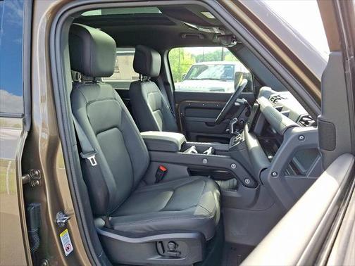 2025 Land Rover Defender 110 P300