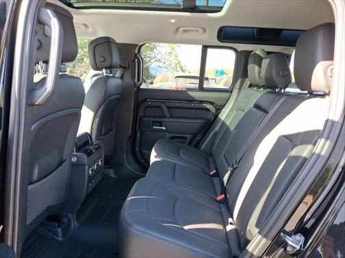 2025 Land Rover Defender 110 P500 X-Dynamic SE