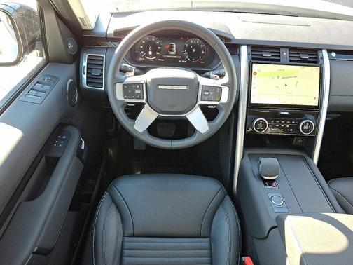 2024 Land Rover Discovery P300 S