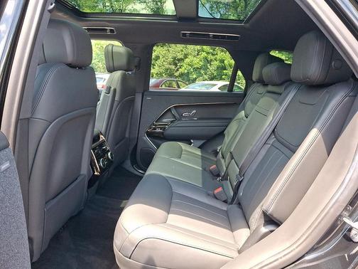 Santorini Black Metallic 2023 Land Rover Range Rover Sport SE