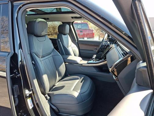 2024 Land Rover Range Rover Sport SE