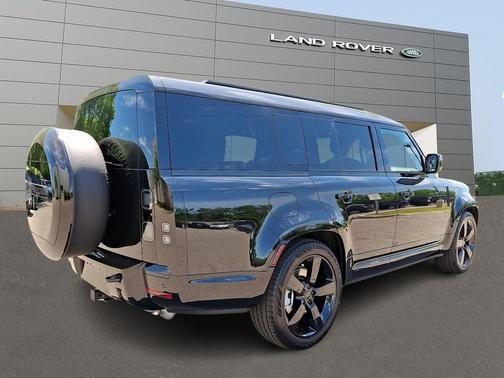 Santorini Black Metallic 2026 Land Rover Defender P400 X-Dynamic SE