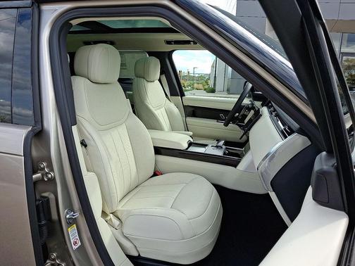 2025 Land Rover Range Rover P530 SE