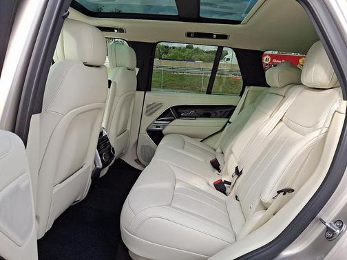 2025 Land Rover Range Rover P530 SE