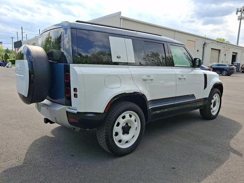 Fuji White 2024 Land Rover Defender 110 P400 S
