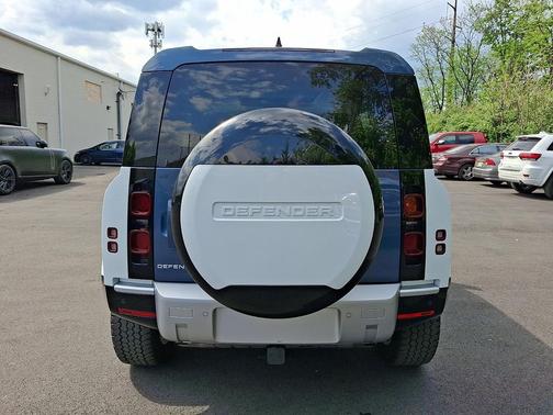 Fuji White 2024 Land Rover Defender 110 P400 S