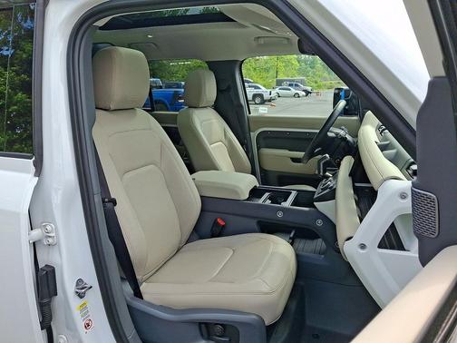 Fuji White 2024 Land Rover Defender 110 P400 S