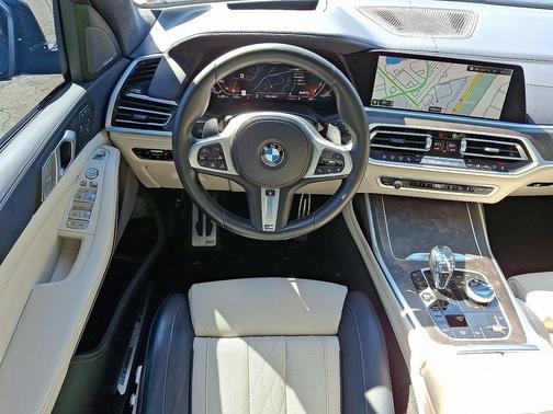 2022 BMW X7 M50i