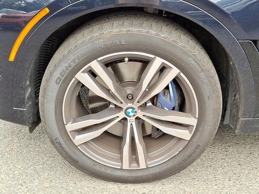 2022 BMW X7 M50i