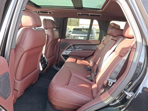 2026 Land Rover Range Rover P530 SE