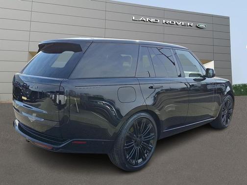 2026 Land Rover Range Rover P530 SE