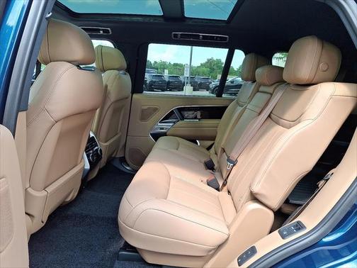 2025 Land Rover Range Rover P530 SE 7 Seat