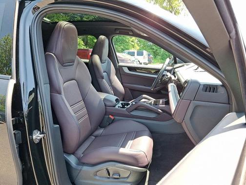 2024 Porsche Cayenne S