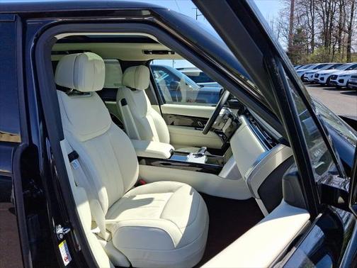2025 Land Rover Range Rover P530 SE