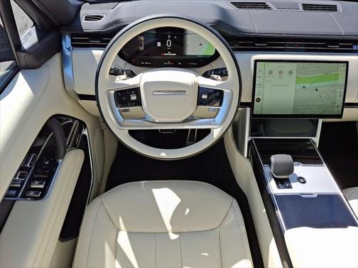 2025 Land Rover Range Rover P530 SE