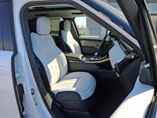 2025 Land Rover Range Rover Sport SE