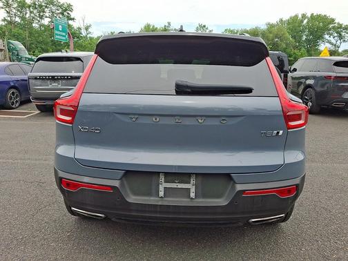 Bursting Blue Metallic 2020 Volvo XC40 T5 R-Design