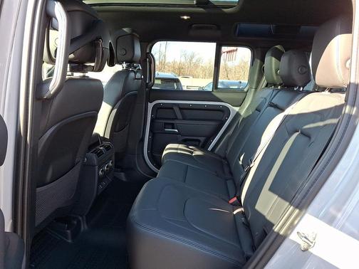 2026 Land Rover Defender P400 X-Dynamic SE