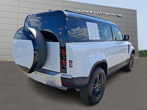 2025 Land Rover Defender 110 P300