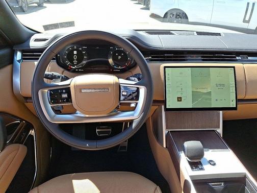 2025 Land Rover Range Rover P400 SE 7 Seat